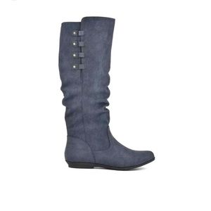 Size 9.5 boots. Cliffs by White Mountain -style Francie